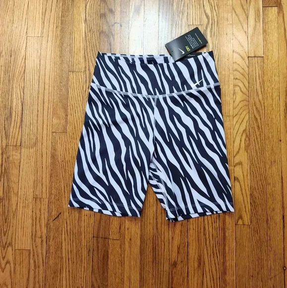 NIKE One Womens Bike Shorts Size S Zebra Tight Fit Mid Rise 7 Inch Training NEW - Picture 1 of 8